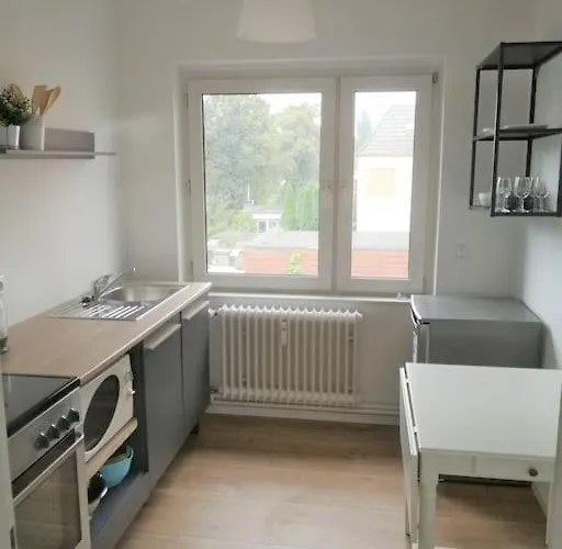 Monteur- Und Mit Sehr Guter Anbindung 博特罗普