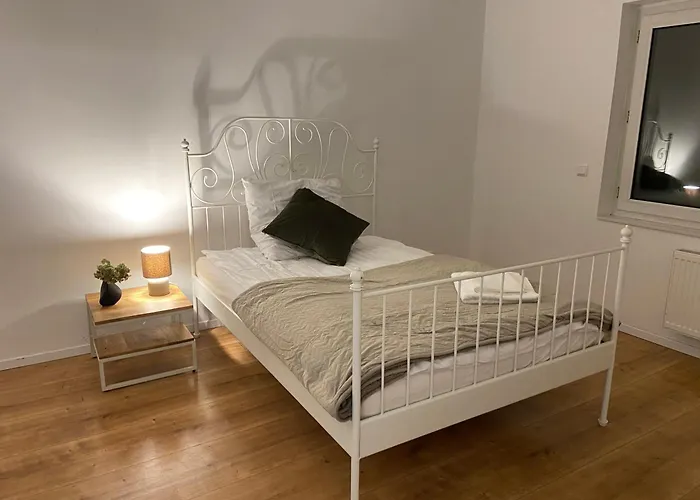 Monteur- Und Mit Sehr Guter Anbindung *