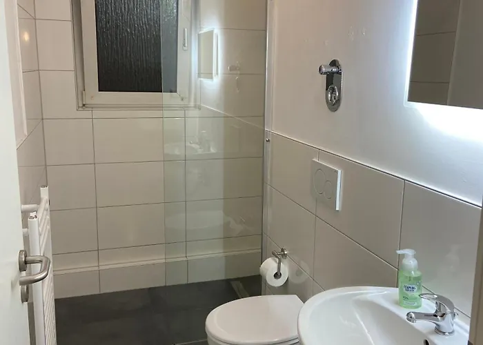 Monteur- Und Mit Sehr Guter Anbindung